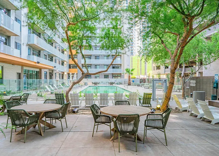 2br Roosevelt Row Gym Pool Parking Sleeps 8 *