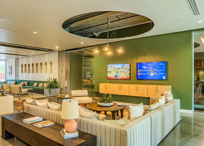 Apartamento 2br Roosevelt Row Gym Pool Parking Sleeps 8 *