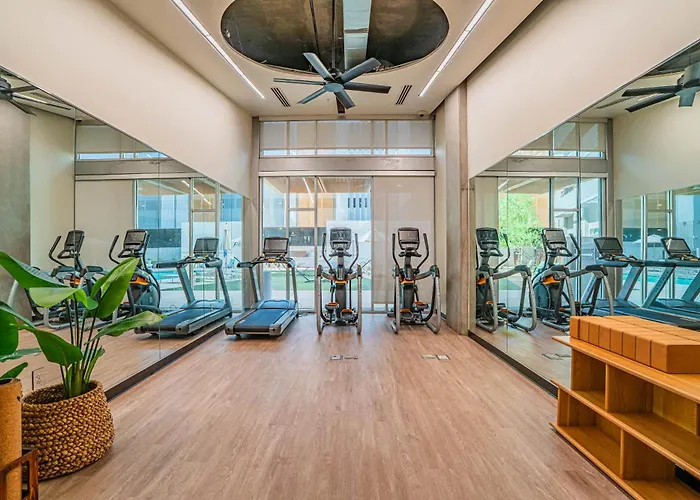 2br Roosevelt Row Gym Pool Parking Sleeps 8 *