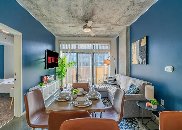 2br Roosevelt Row Gym Pool Parking Sleeps 8 Phoenix
