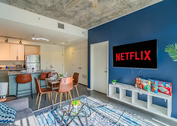 2br Roosevelt Row Gym Pool Parking Sleeps 8