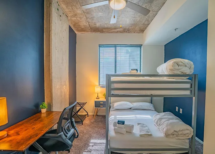 Apartamento 2br Roosevelt Row Gym Pool Parking Sleeps 8 *