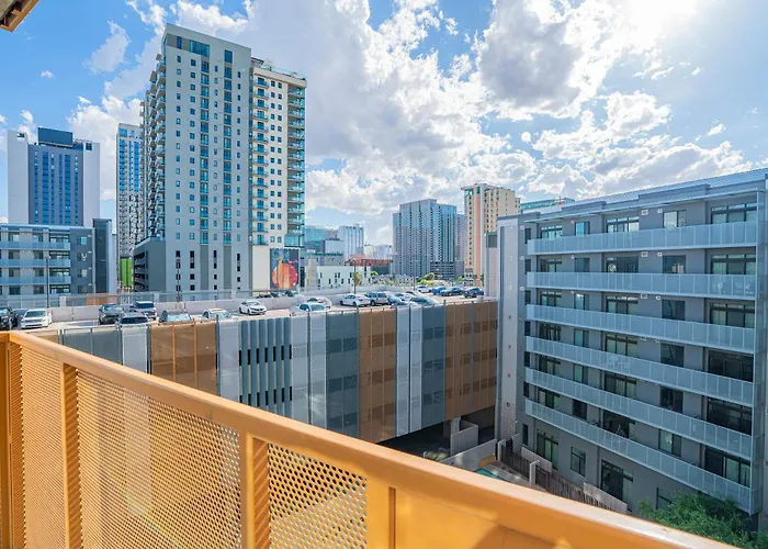 Apartamento 2br Roosevelt Row Gym Pool Parking Sleeps 8 *